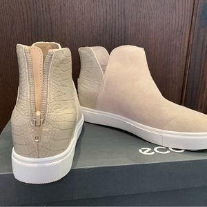 Like new Steve Madden booties 8